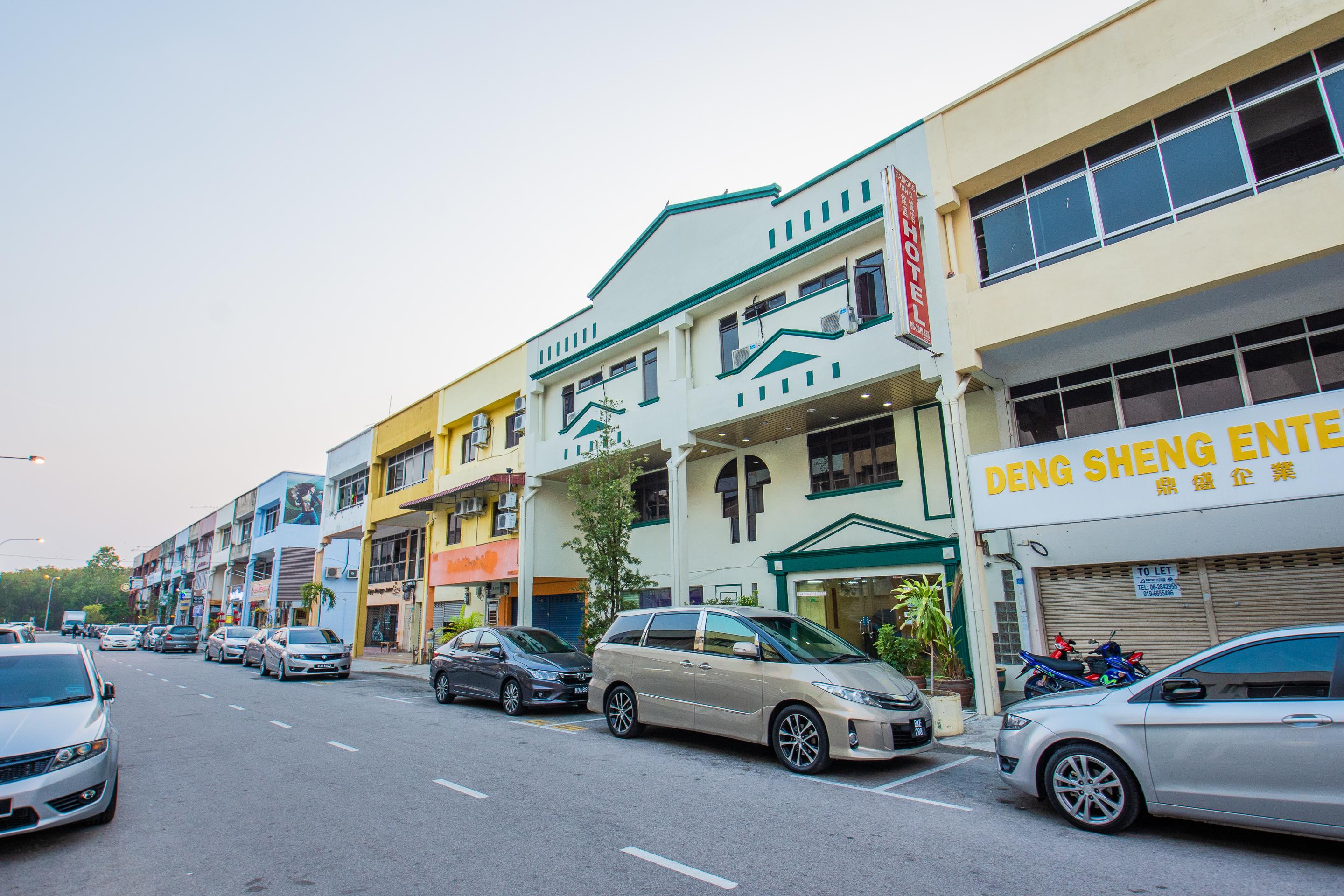 โอโย 764 โฮเต็ล เฟมัส อินน์ Malacca ภายนอก รูปภาพ